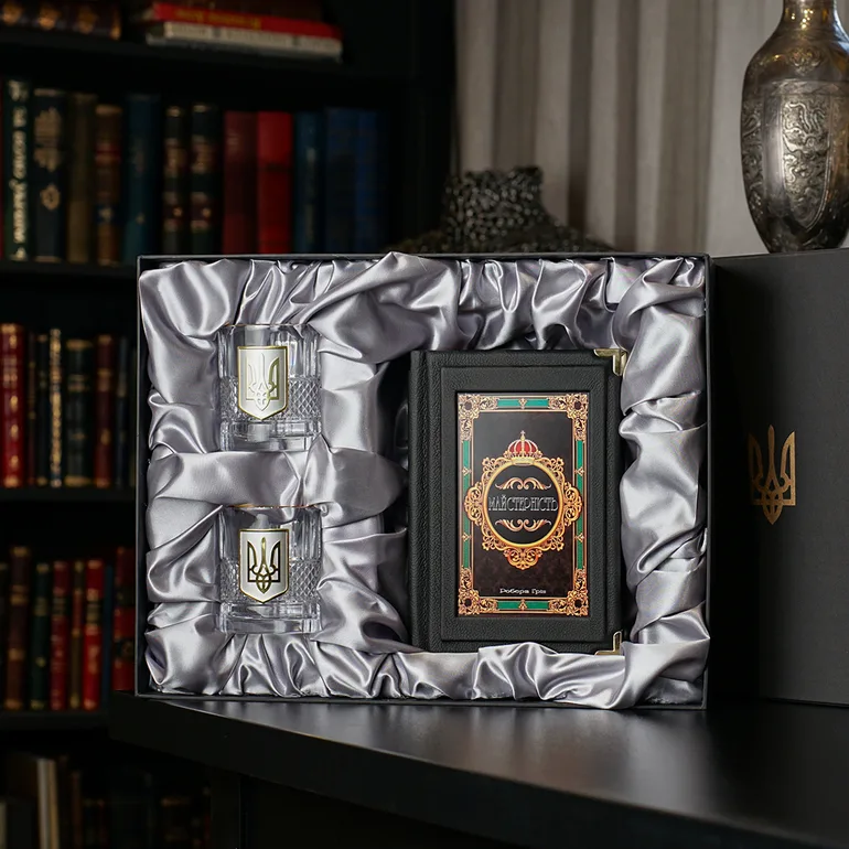 Подарунковий комплект: келихи для віскі «Тризуб» та книга «Майстерність»