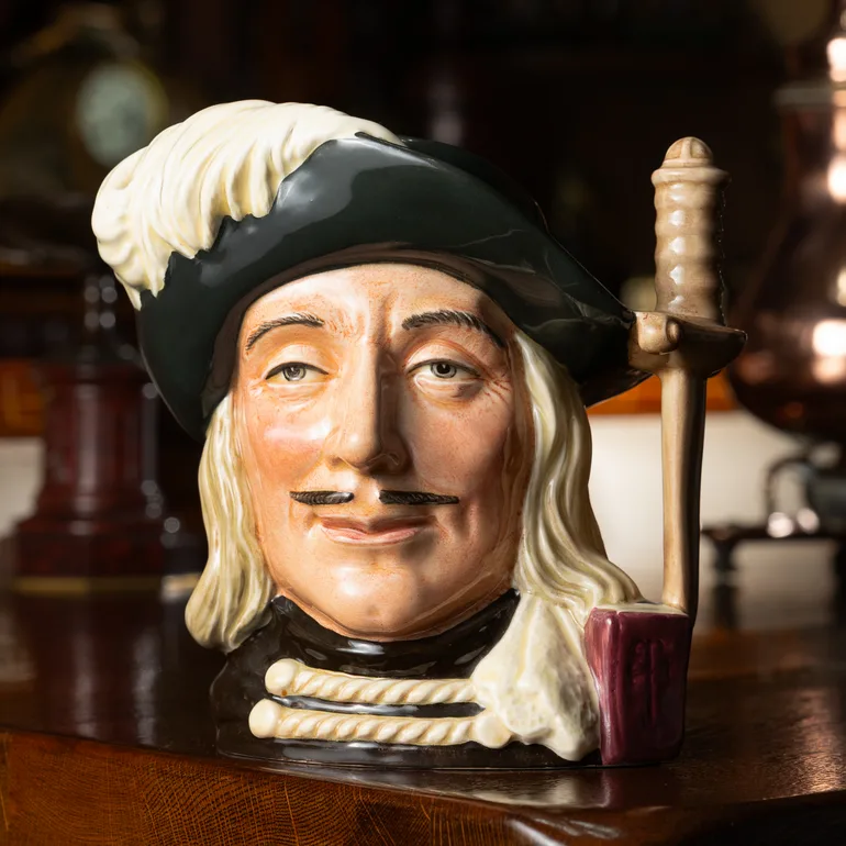 Порцеляновий глечик «Musketeer» Royal Doulton
