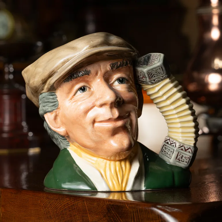 Порцеляновый глечик 'The Busker' от Royal Doulton (1988-1991)