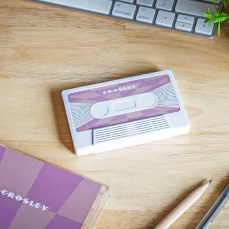 Bluetooth-динамик Crosley Pink Cassette Tape в форме кассеты