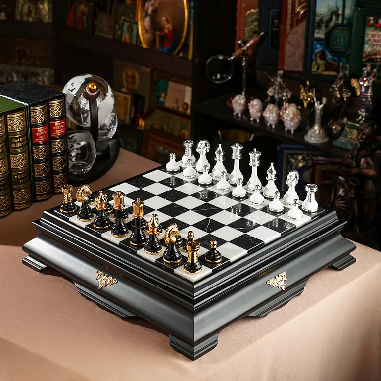 Шаховий набір Royal Game — італійська класика з позолотою
