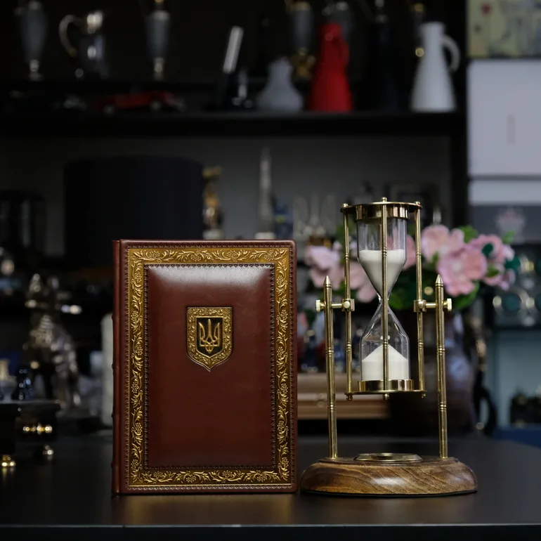 Вінтажний пісочний годинник Royal compass 1953 і щоденник Імператор