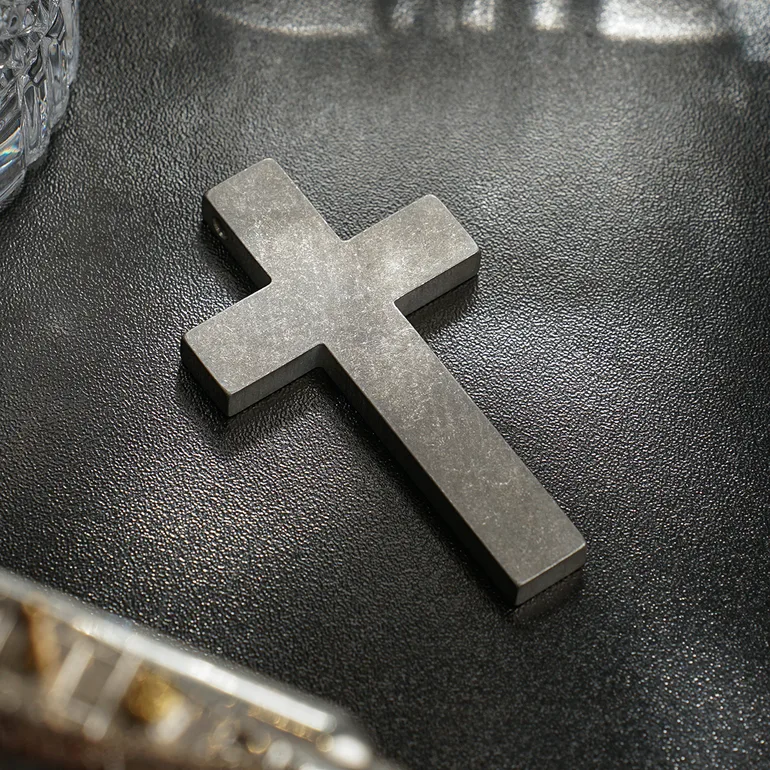 Титановый крест «Faith» от Calti: описание, материал, размеры