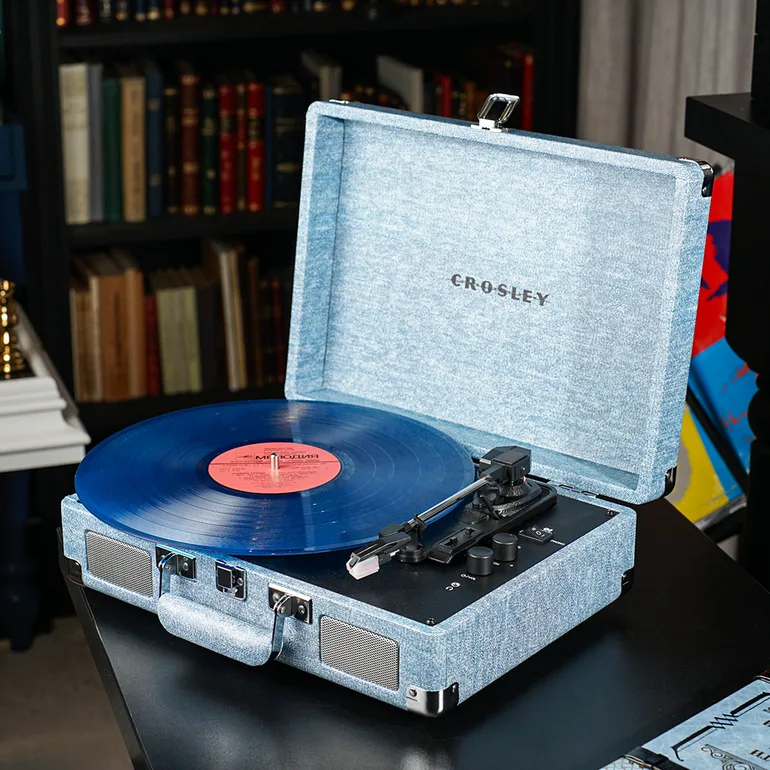 Виниловый проигрыватель Crosley Cruiser Plus Portable Turntable, деним