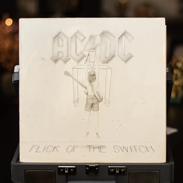 Вінтажна вінілова платівка AC/DC – Flick Of The Switch
