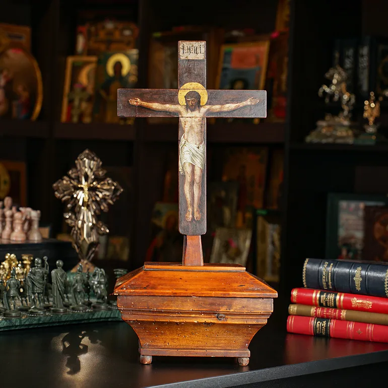 Виносний дерев'яний напрестольний хрест із ящиком для Причастя