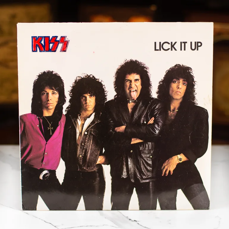 Вінтажна вінілова платівка Kiss – Lick It Up (1983)