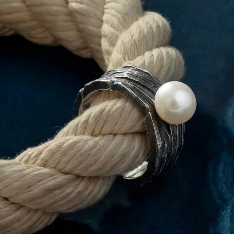 Кольцо Pearl с жемчужиной из серебра 925 пробы с чернением