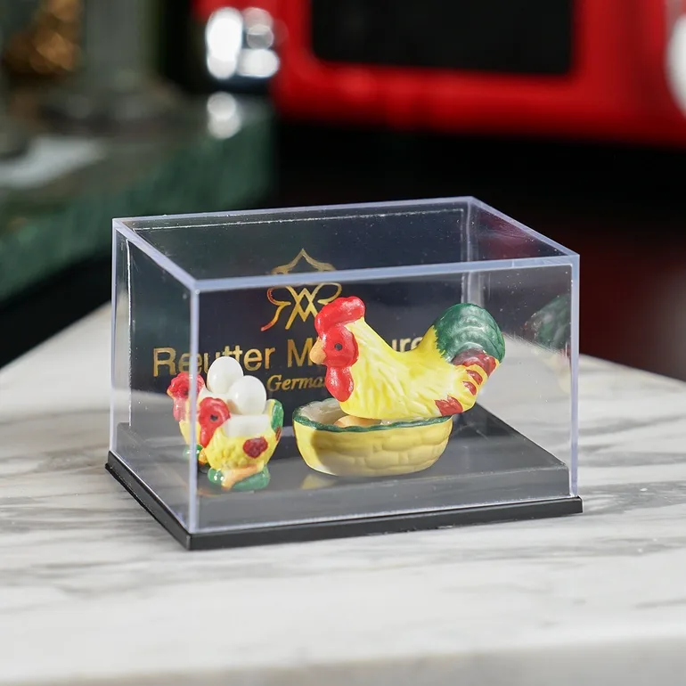 Миниатюра «Пасхальная корзинка: курица и цыплята» Reutter Miniaturen