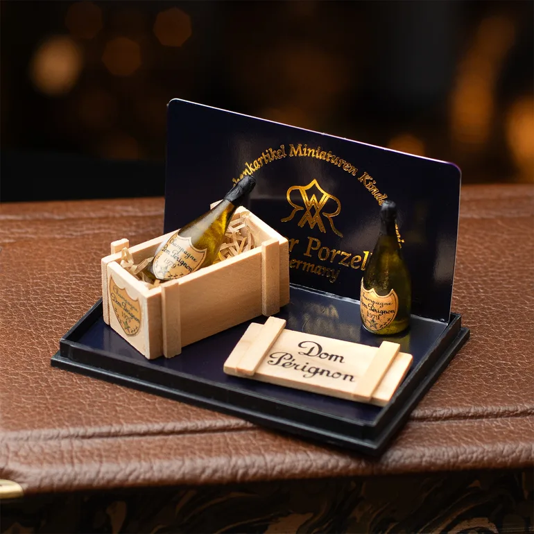 Керамическая миниатюра Reutter Miniaturen «Шампанское в деревянной коробке»