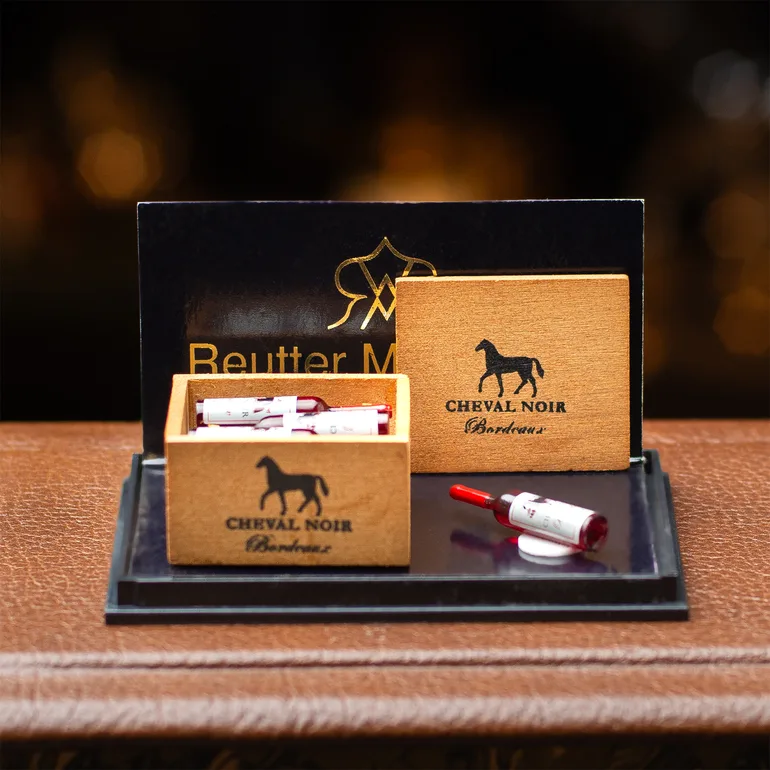 Миниатюра «Пляшки вина в коробке» от Reutter Miniaturen