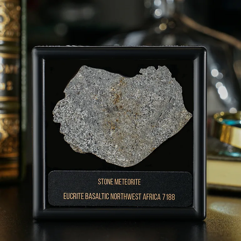 Сертифікований метеорит Eucrite 7188 EUCT 0017 — колекційний зразок