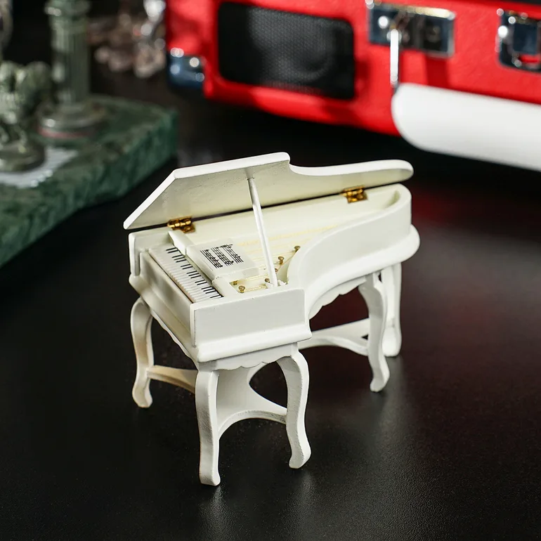 Мініатюра «Рояль» Reutter Miniaturen: порцеляна та золото, масштаб 1:12