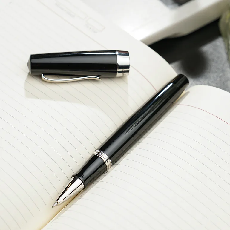 Шариковая ручка Montegrappa Mole: смола, латунь и сталь, Италия