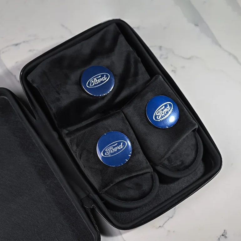 Подарочный мужской комплект: тапочки и чехол Ford