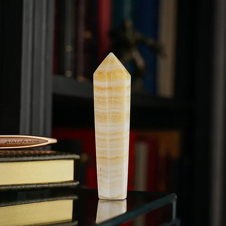 Піраміда з жовтого кальциту «Golden Ray» від Stone Art Designe