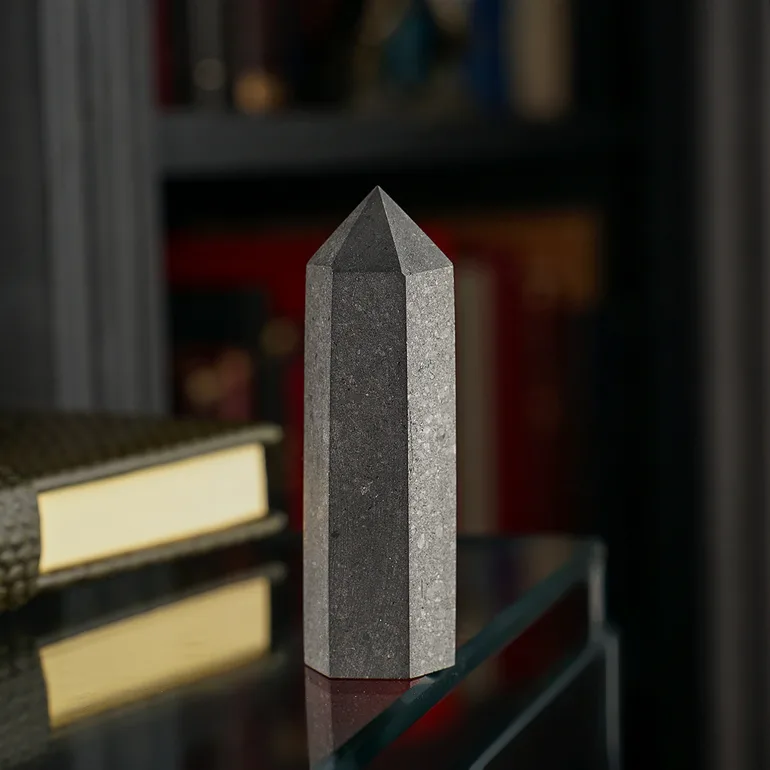 Піраміда з шунгіту Black Shield від Stone Art Designe