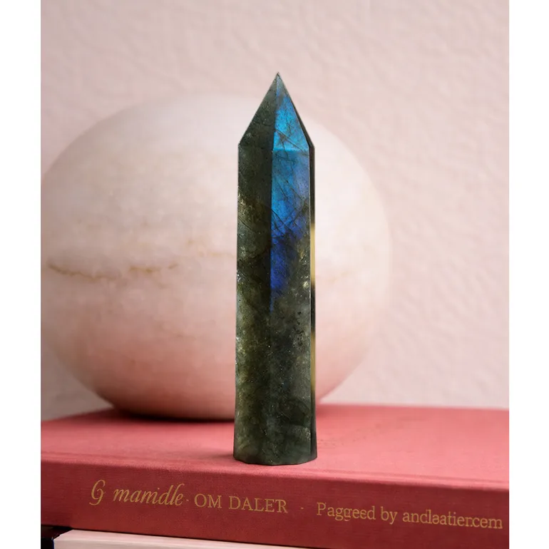 Піраміда з лабрадориту Moonlight від Stone Art Designe