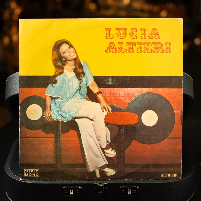 Вінтажна вінілова платівка Lucia Altieri (1974)