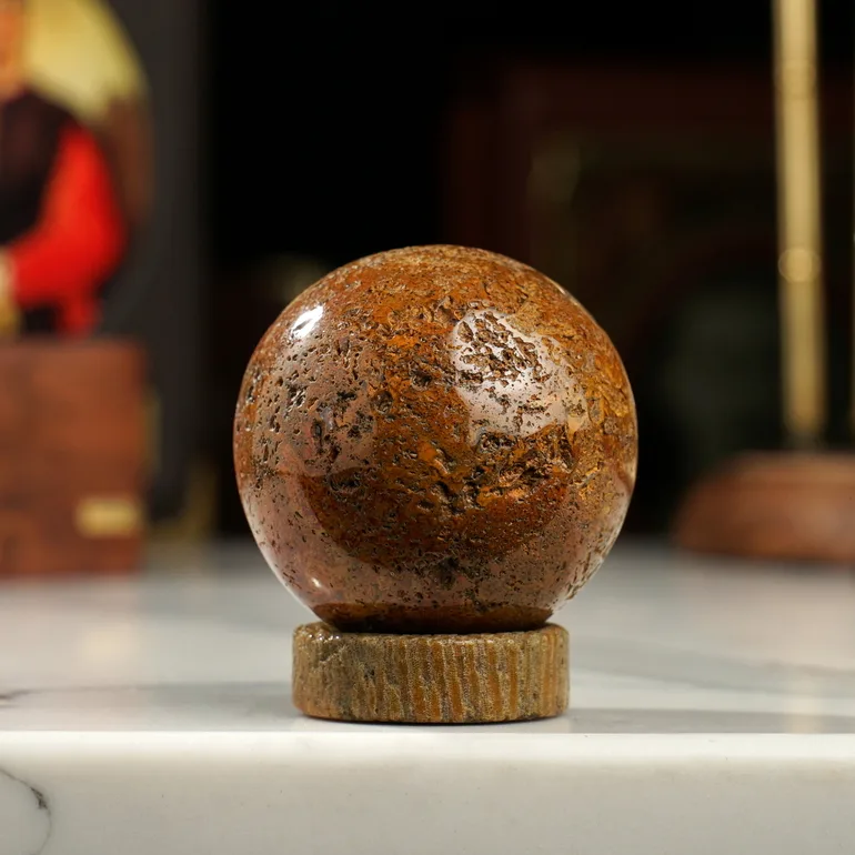 Куля з коралу «Глибина океану» на підставці Stone Art Designe, 195 г