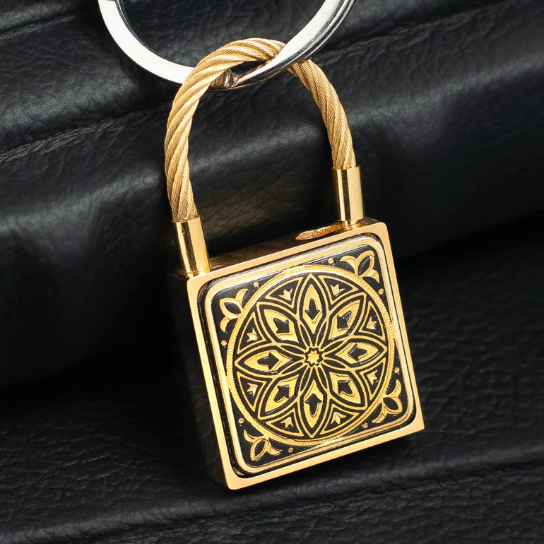 Брелок с позолотой Locket от Anframa — украшение для ключей из Испании