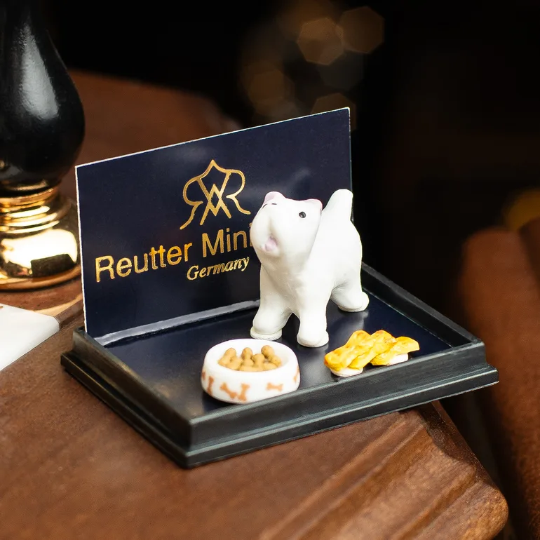 Мініатюрна фігурка тер'єра з ласощами — Reutter Miniaturen