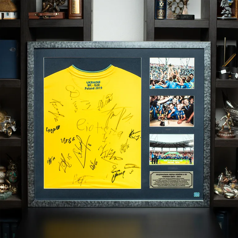 Футболка с автографами игроков сборной Украины U20 (чемпионы мира 2019)