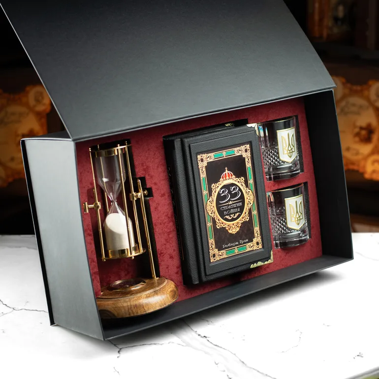 Годинник «Royal compass 1953», книга «33 стратегії війни», келихи «Тризуб»