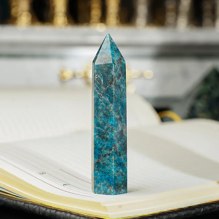 Обеліск з апатиту Tropic від Stone Art Designe