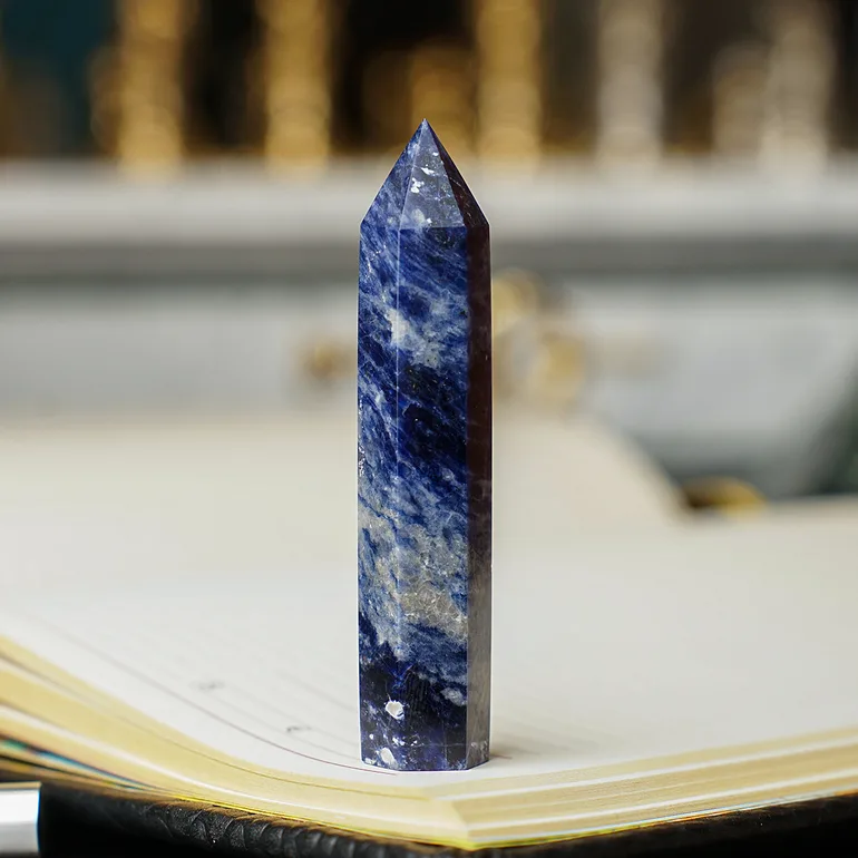 Обеліск з содаліту Deeply від Stone Art Designe (31 г)