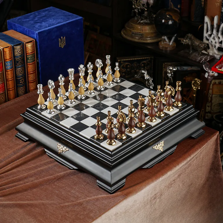 Шаховий набір Masters of Strategy — колекційна гра з позолотою