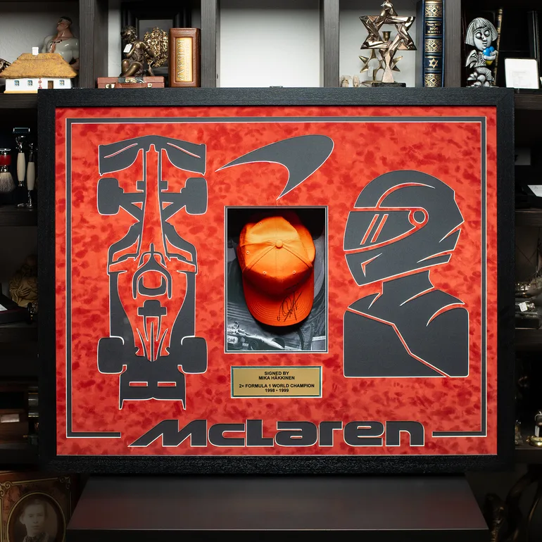 Автограф Міки Хаккінена на кепці McLaren Formula 1