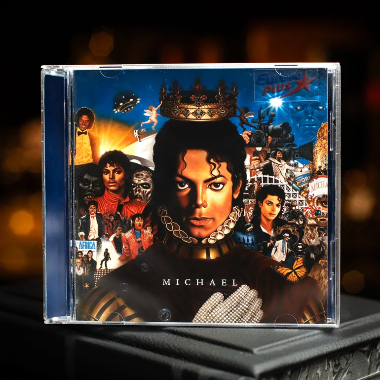CD-диск Michael — перший посмертний альбом Майкла Джексона (2010)