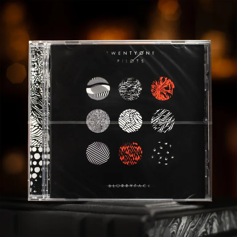 Twenty One Pilots – Blurryface (2015): CD-диск с полным треклистом