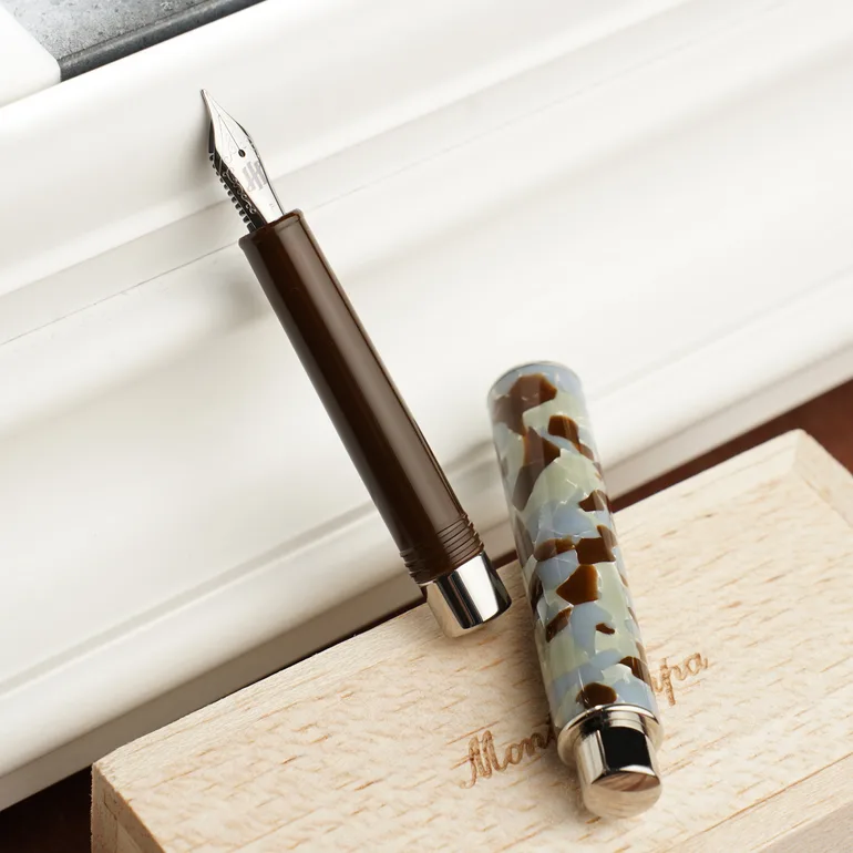 Перьевая ручка Montegrappa Sovrano сталь и смола