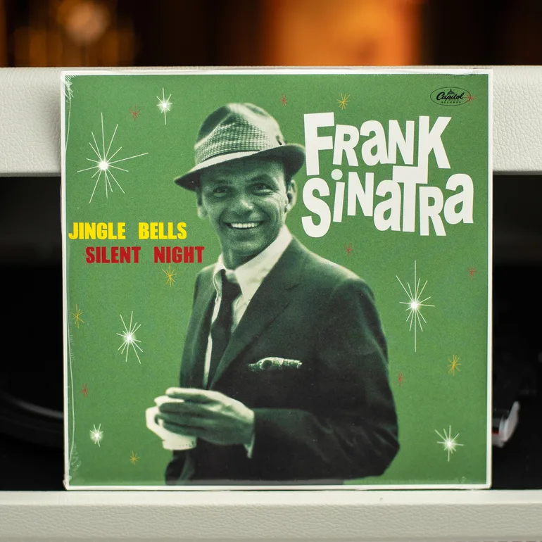 Фрэнк Синатра — Jingle Bells / Silent Night (зелёная пластинка, 2024)