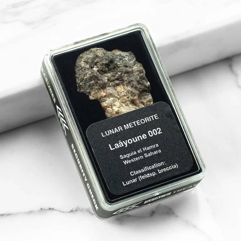 Місячний метеорит Laâyoune 002 — сертифікований зразок