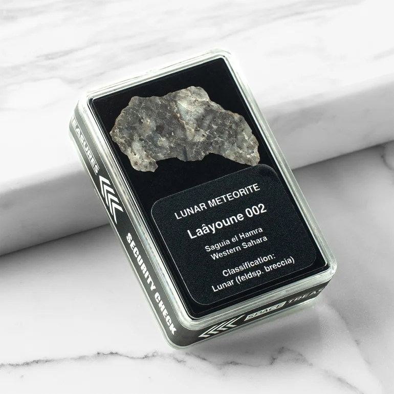 Лунный метеорит Laâyoune 002: фрагмент breccia из Западной Сахары