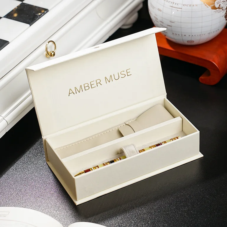 Бурштинова ручка «Сяйво» від Amber Muse