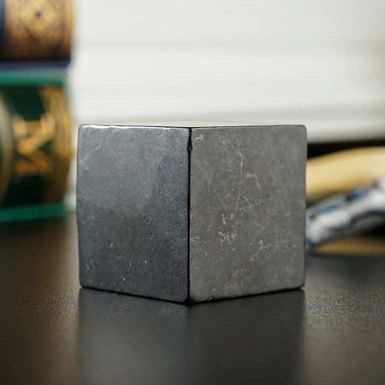 Шунгитовый куб «Тьма» от Stone Art Designe — описание предмета
