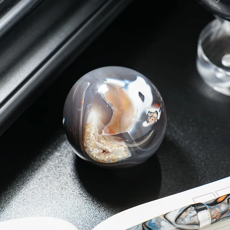 Декоративна куля з агату косатка Amber Ice: характеристики й використання