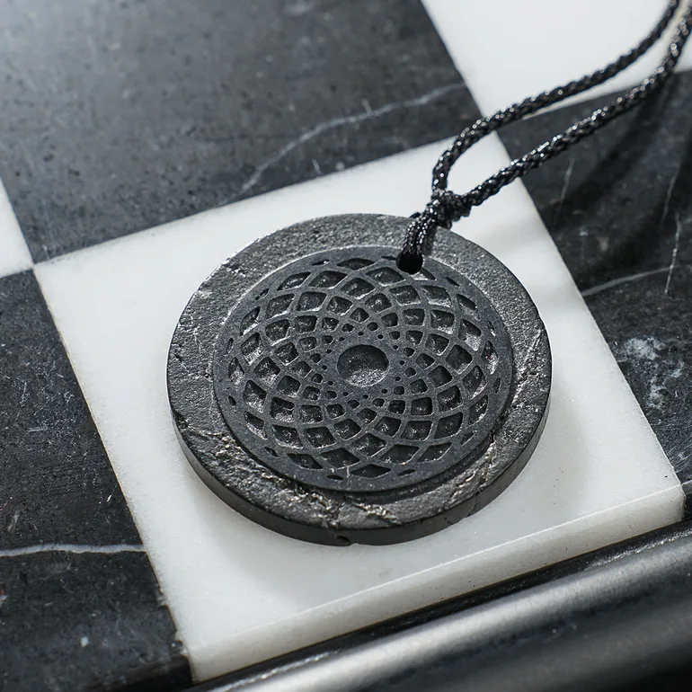 Кулон-оберіг Mandala з натурального шунгіту від Stone Art Designe