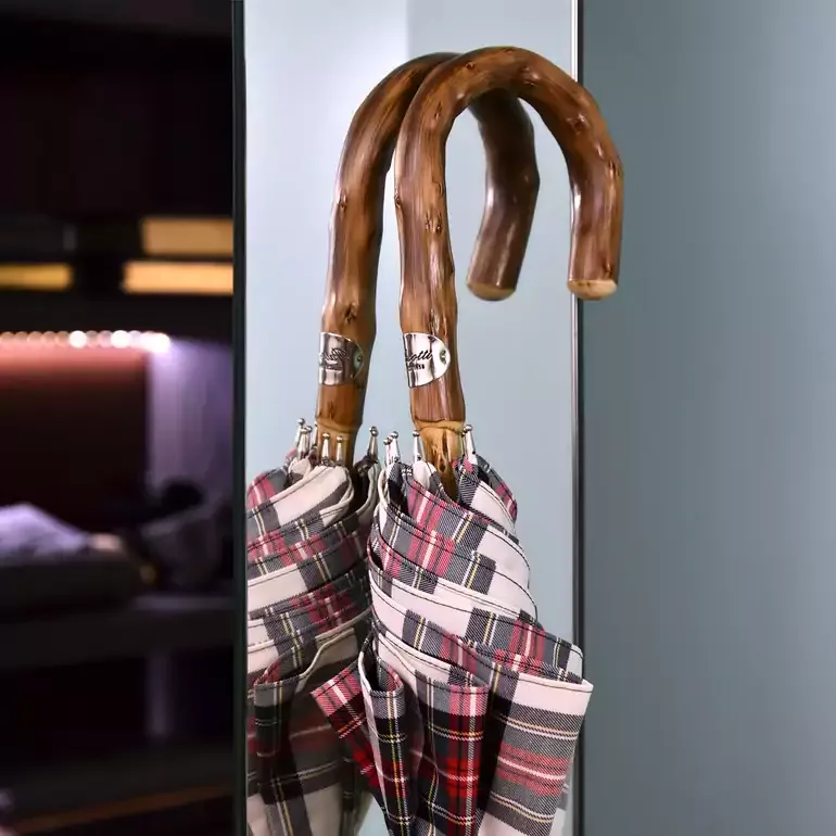 Парасолька Pasotti Tartan из полиэстера с каштановой ручкой